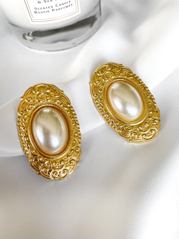Tyra Pearl Earings